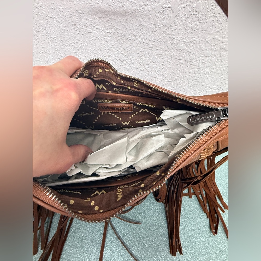 Wrangler NWT❗️Western Fringe Hobo Shoulder Crossbody Bag - Picture 6 of 9